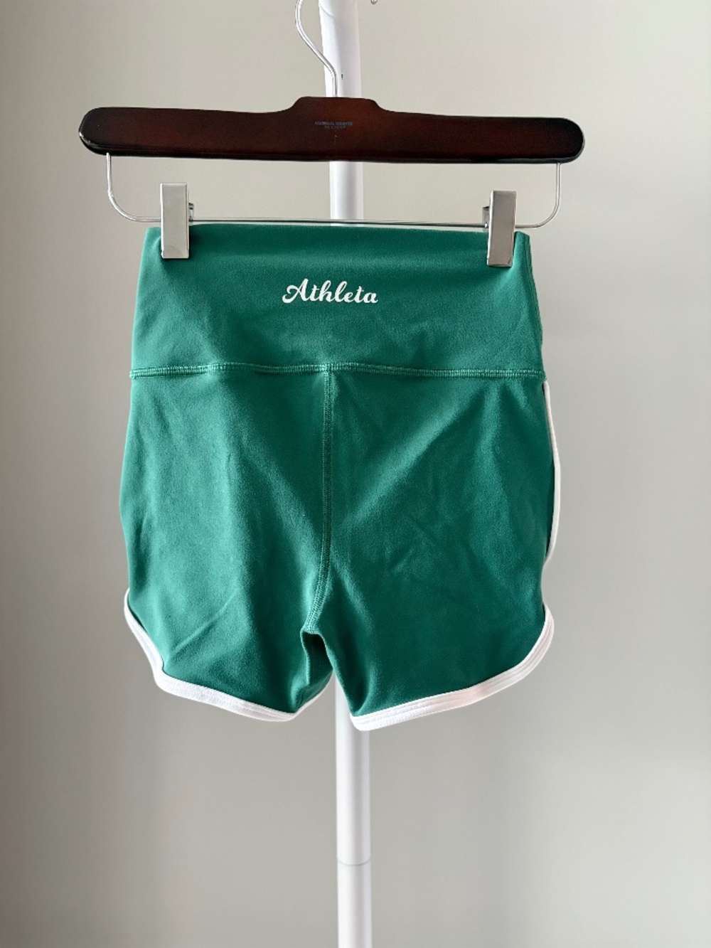 Athleta Transcend High Rise Tipped 3” Shortie Trillium White XS